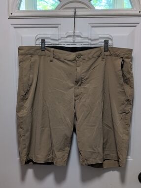 Men's Flat-Front Tan Shorts - Lightweight Everyday Wear